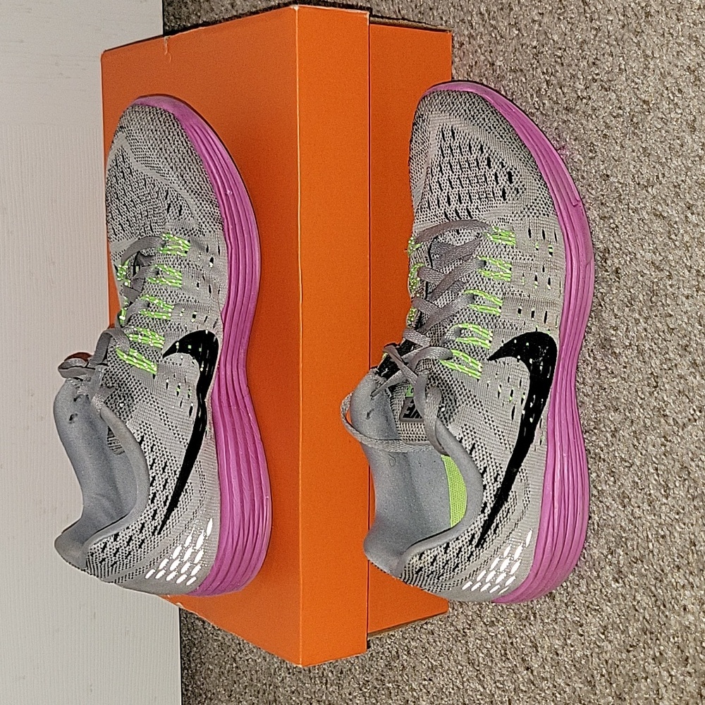 Nike running shoes womens 8.5 - Picture 5 of 5